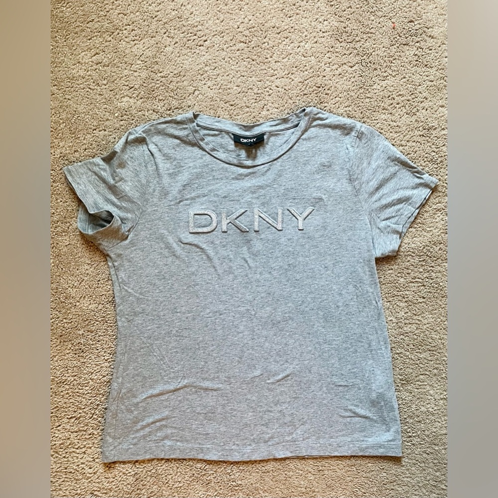 DKNY Top! 🫧
